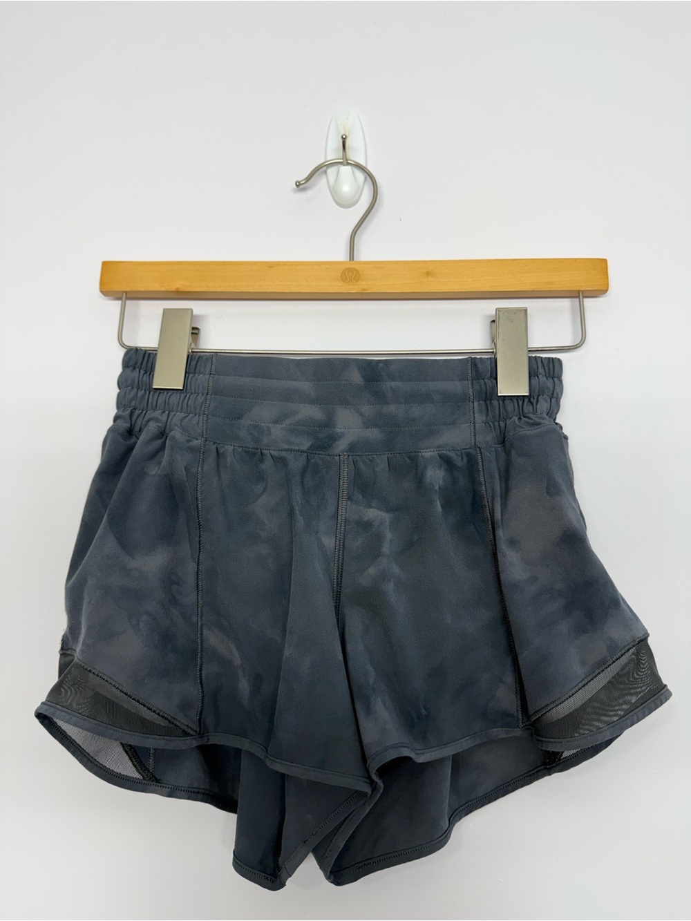 Lululemon Hotty Hot High-Rise Short 2.5" Diamond Dye Pitch Grey Graphite 4
